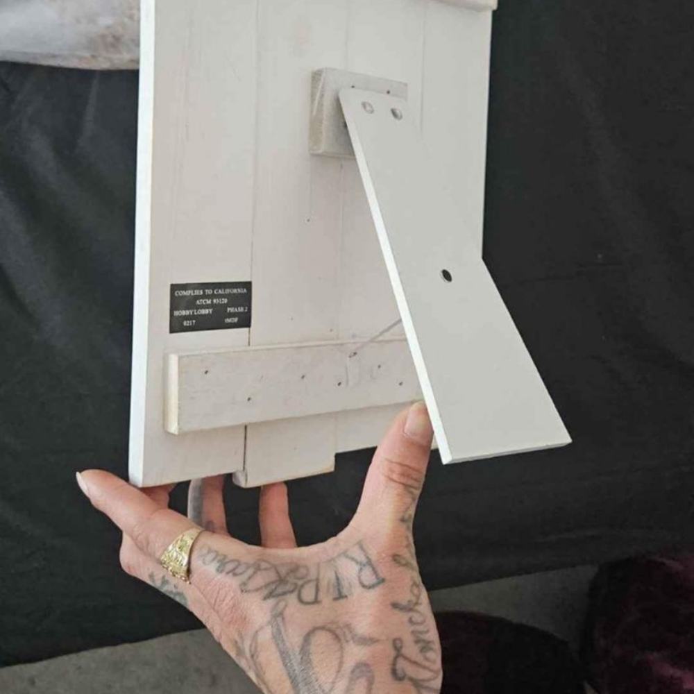 Picture Frame/Hanger - Picture 2 of 3